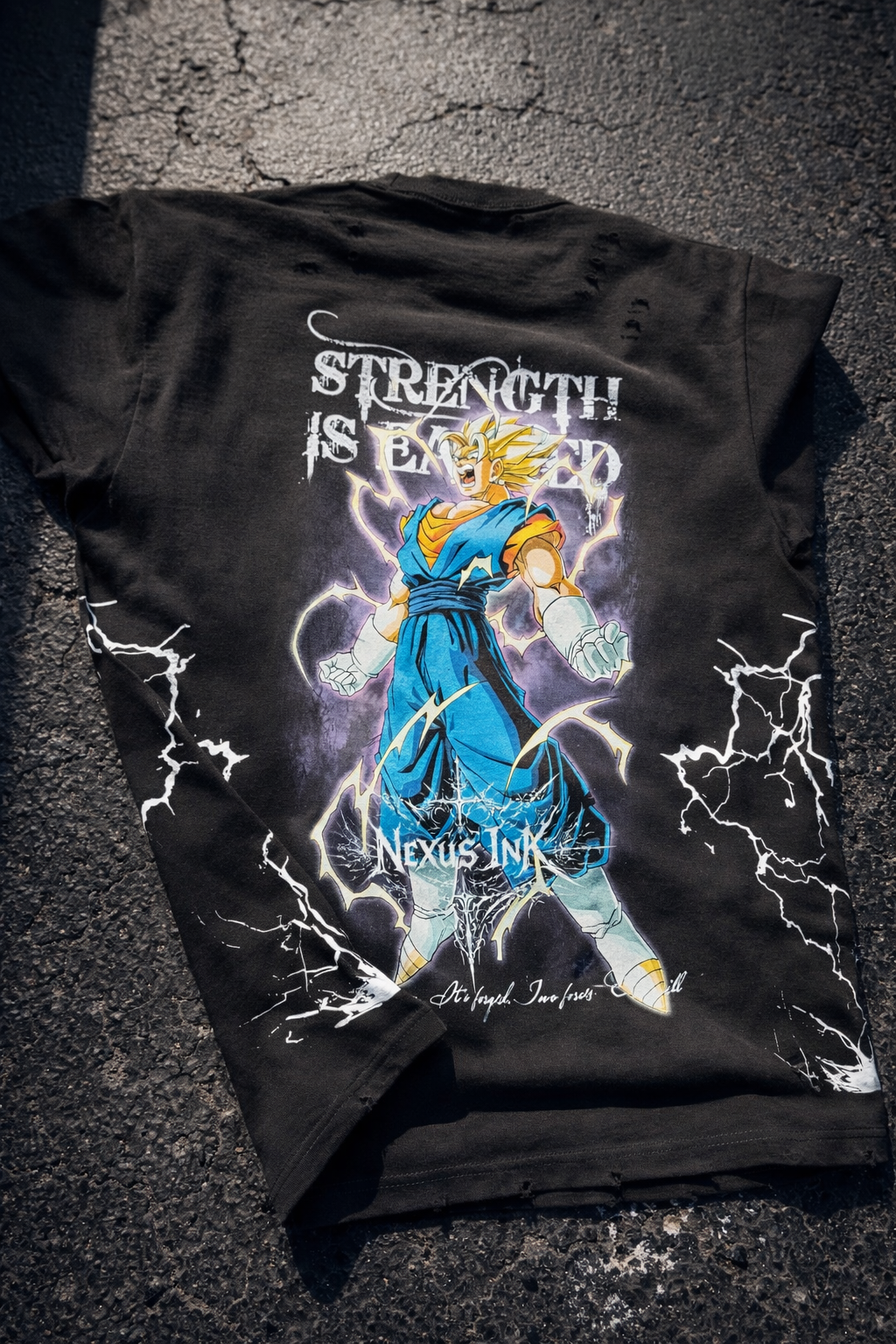 STRENGHT IS EARNED 1-20 DISTRESSED BLACK TEE
